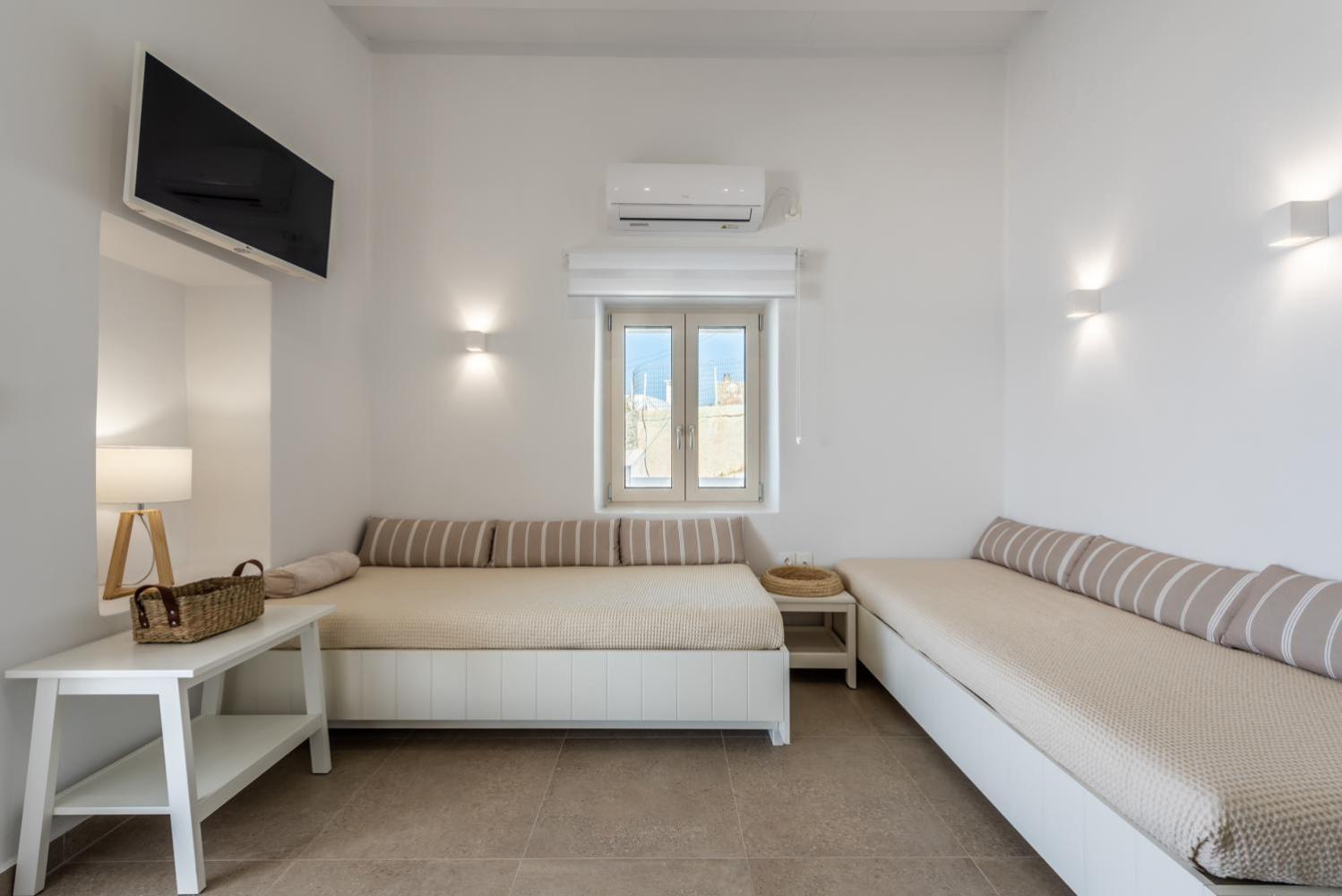 Anemi Suites Adamantas  Cameră foto